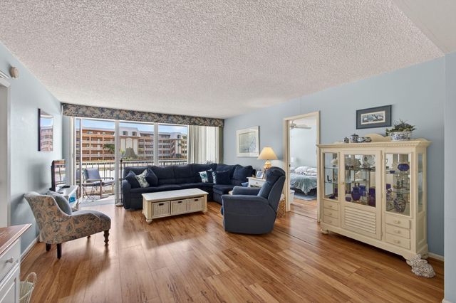 336 Golfview Road 207, North Palm Beach, FL 33408