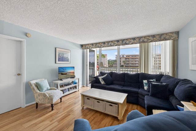 336 Golfview Road 207, North Palm Beach, FL 33408