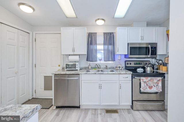 77 BARBIE LN, Martinsburg, WV 25405