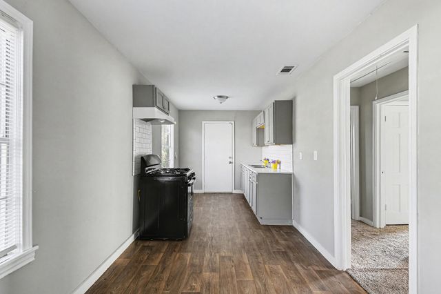 5129 Penrod Court, River Oaks, TX 76114