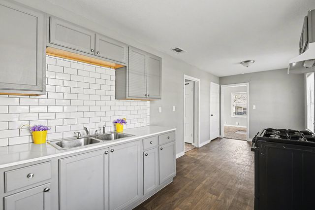 5129 Penrod Court, River Oaks, TX 76114