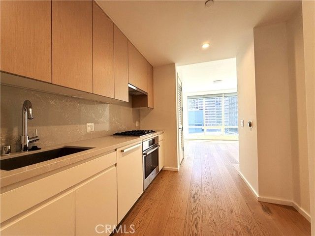 877 Francisco 517, Los Angeles, CA 90017