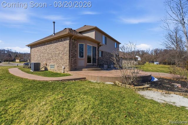 35950 Tamarack Court, New Baltimore, MI 48047