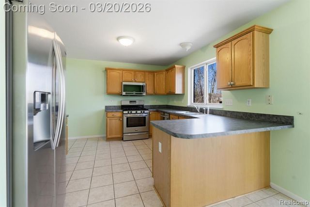 35950 Tamarack Court, New Baltimore, MI 48047