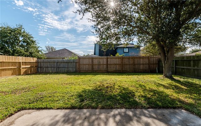 2806 Victoria Park Dr, Corpus Christi, TX 78414