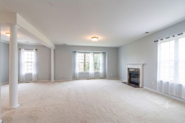 6 Beaconsfield Court, Lincolnshire, IL 60069