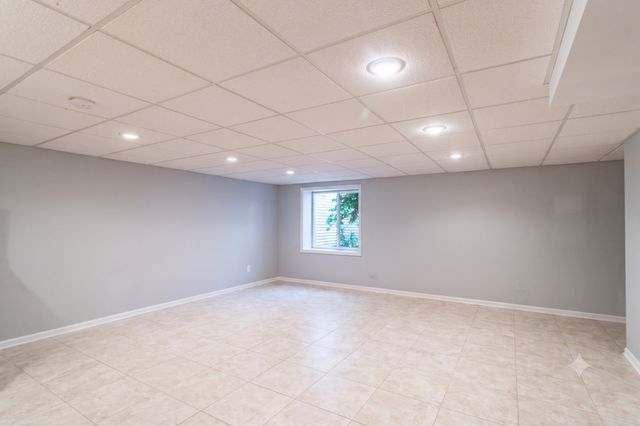6 Beaconsfield Court, Lincolnshire, IL 60069