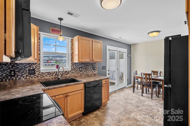 20 Barnett Shoals Drive, Weaverville, NC 28787