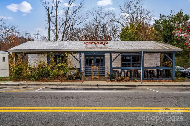 20 Barnett Shoals Drive, Weaverville, NC 28787