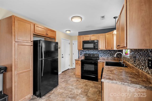 20 Barnett Shoals Drive, Weaverville, NC 28787