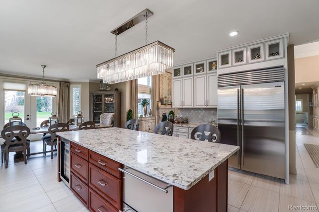 3960 HARVEST CREEK Court, Oakland Charter Township, MI 48306