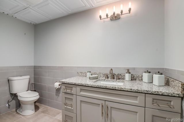 3960 HARVEST CREEK Court, Oakland Charter Township, MI 48306