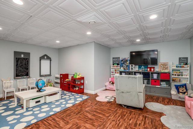 3960 HARVEST CREEK Court, Oakland Charter Township, MI 48306