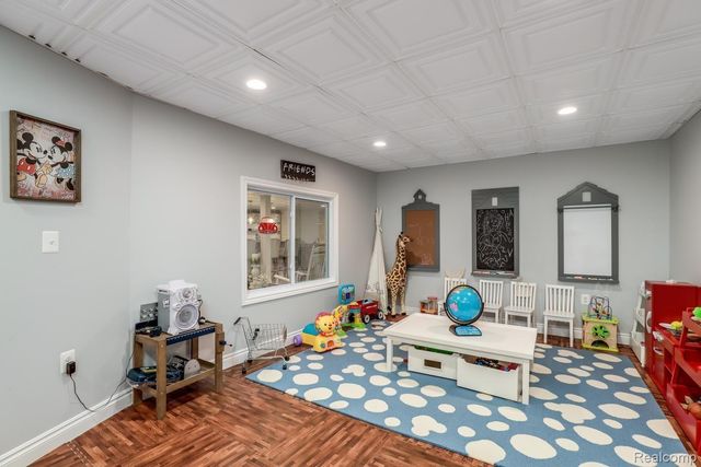 3960 HARVEST CREEK Court, Oakland Charter Township, MI 48306