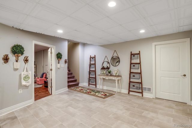 3960 HARVEST CREEK Court, Oakland Charter Township, MI 48306