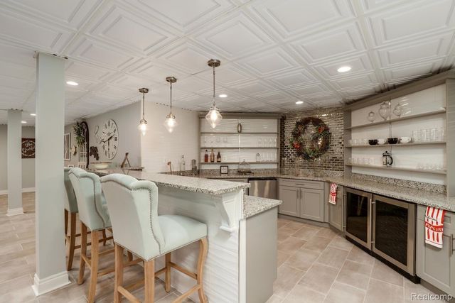 3960 HARVEST CREEK Court, Oakland Charter Township, MI 48306