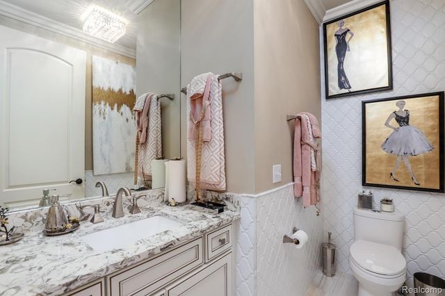 3960 HARVEST CREEK Court, Oakland Charter Township, MI 48306