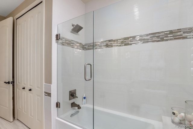 3960 HARVEST CREEK Court, Oakland Charter Township, MI 48306