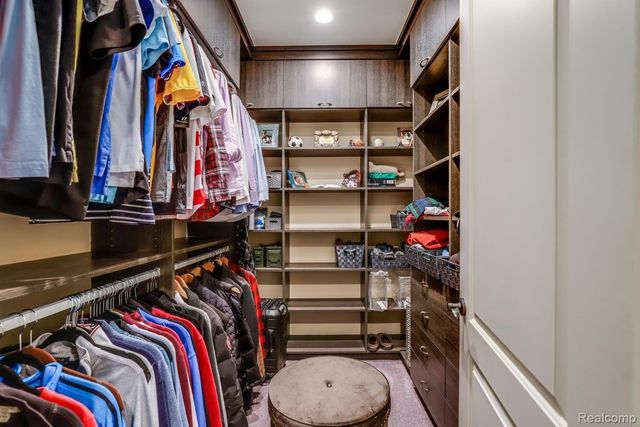 3960 HARVEST CREEK Court, Oakland Charter Township, MI 48306