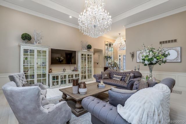 3960 HARVEST CREEK Court, Oakland Charter Township, MI 48306