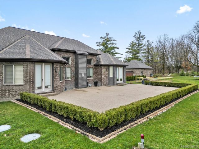 3960 HARVEST CREEK Court, Oakland Charter Township, MI 48306