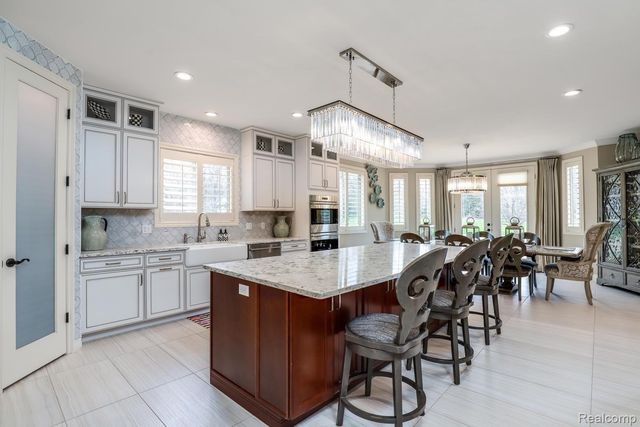 3960 HARVEST CREEK Court, Oakland Charter Township, MI 48306