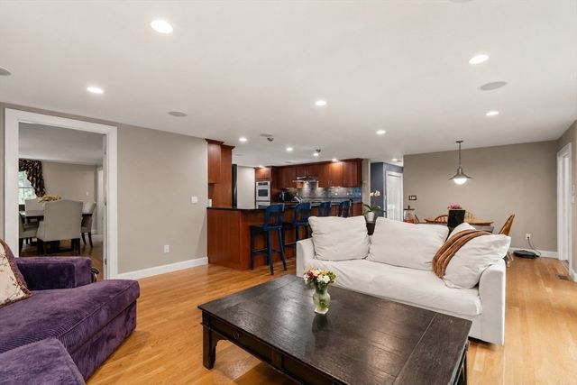 42 Sheridan Rd, Wellesley, MA 02481