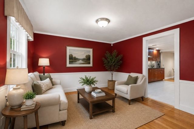 42 Sheridan Rd, Wellesley, MA 02481