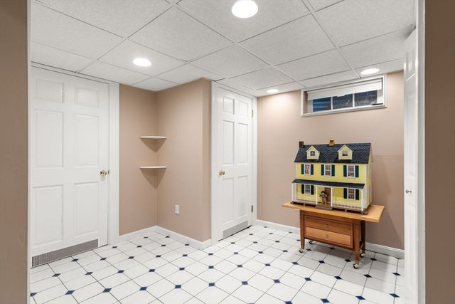 42 Sheridan Rd, Wellesley, MA 02481