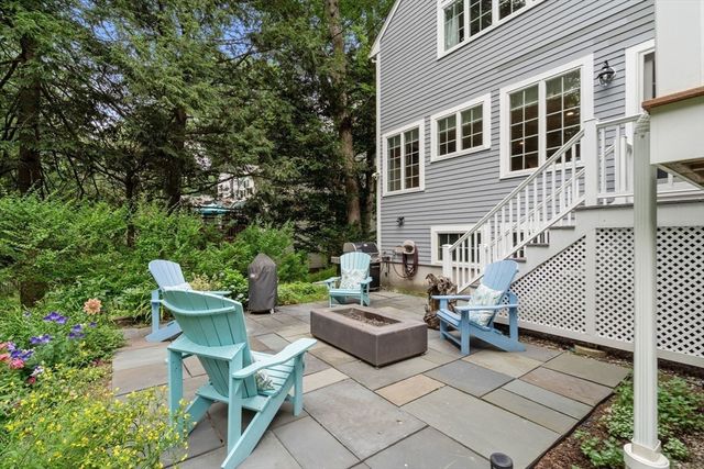 42 Sheridan Rd, Wellesley, MA 02481