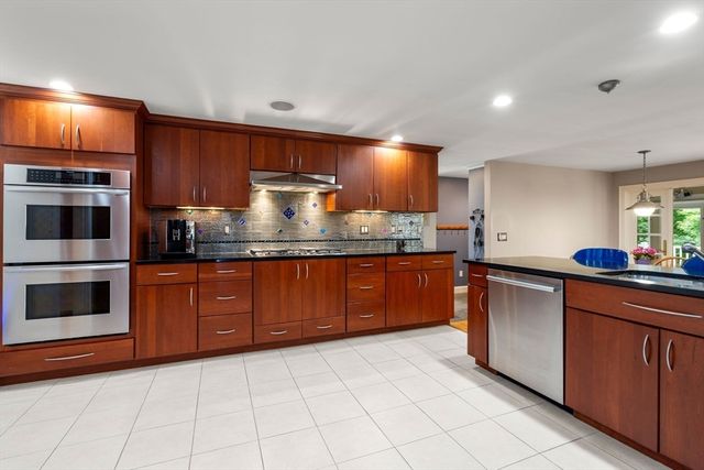 42 Sheridan Rd, Wellesley, MA 02481
