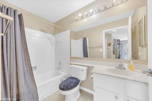 864 Lansing Court 864, Vernon Hills, IL 60061