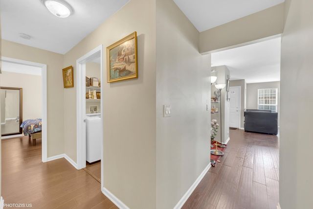 864 Lansing Court 864, Vernon Hills, IL 60061