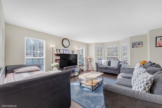 864 Lansing Court 864, Vernon Hills, IL 60061