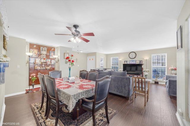 864 Lansing Court 864, Vernon Hills, IL 60061