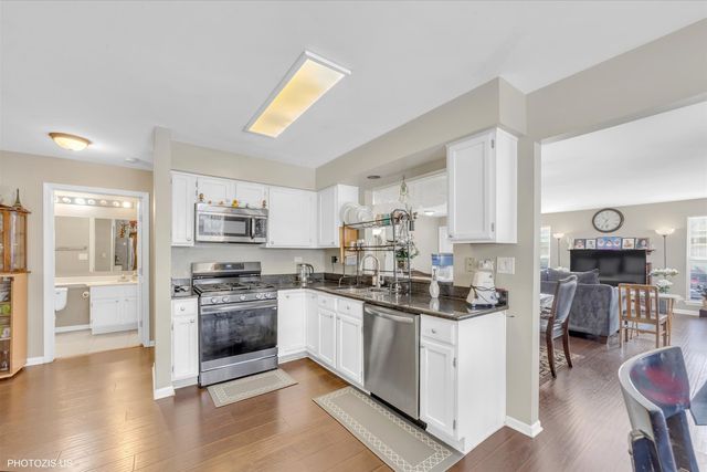 864 Lansing Court 864, Vernon Hills, IL 60061