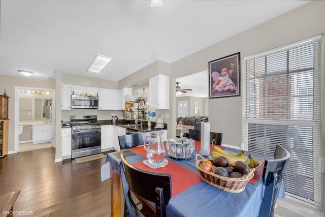 864 Lansing Court 864, Vernon Hills, IL 60061