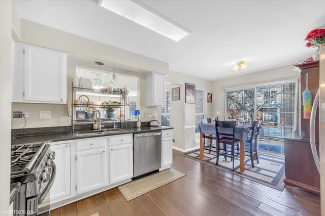 864 Lansing Court 864, Vernon Hills, IL 60061