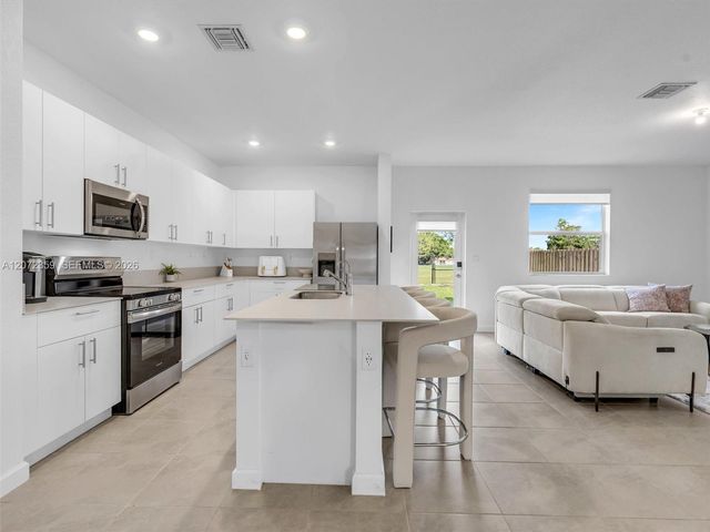 2832 SE 23rd Avenue, Homestead, FL 33035