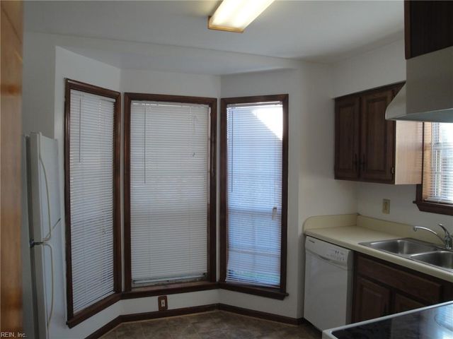 3994 Wyckoff DR, Virginia Beach, VA 23452