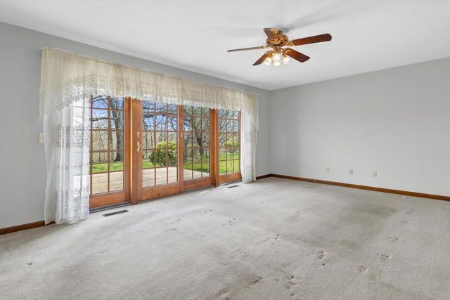 6237 S Edgewater Drive, Beloit, WI 53511