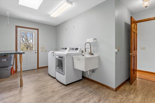 6237 S Edgewater Drive, Beloit, WI 53511
