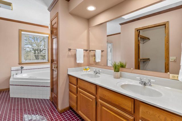 6237 S Edgewater Drive, Beloit, WI 53511