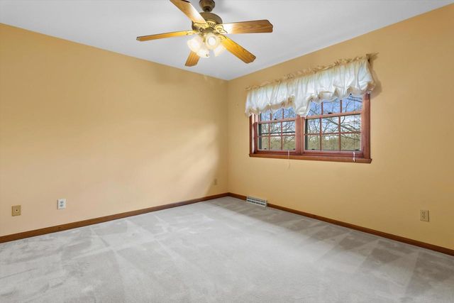 6237 S Edgewater Drive, Beloit, WI 53511
