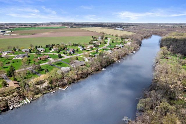 6237 S Edgewater Drive, Beloit, WI 53511