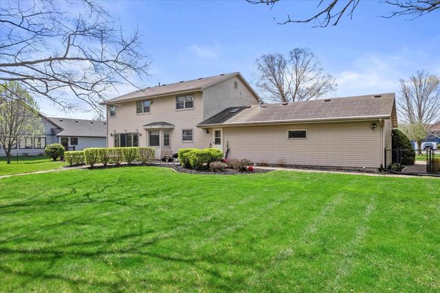 6237 S Edgewater Drive, Beloit, WI 53511