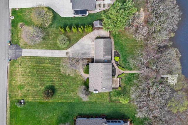 6237 S Edgewater Drive, Beloit, WI 53511