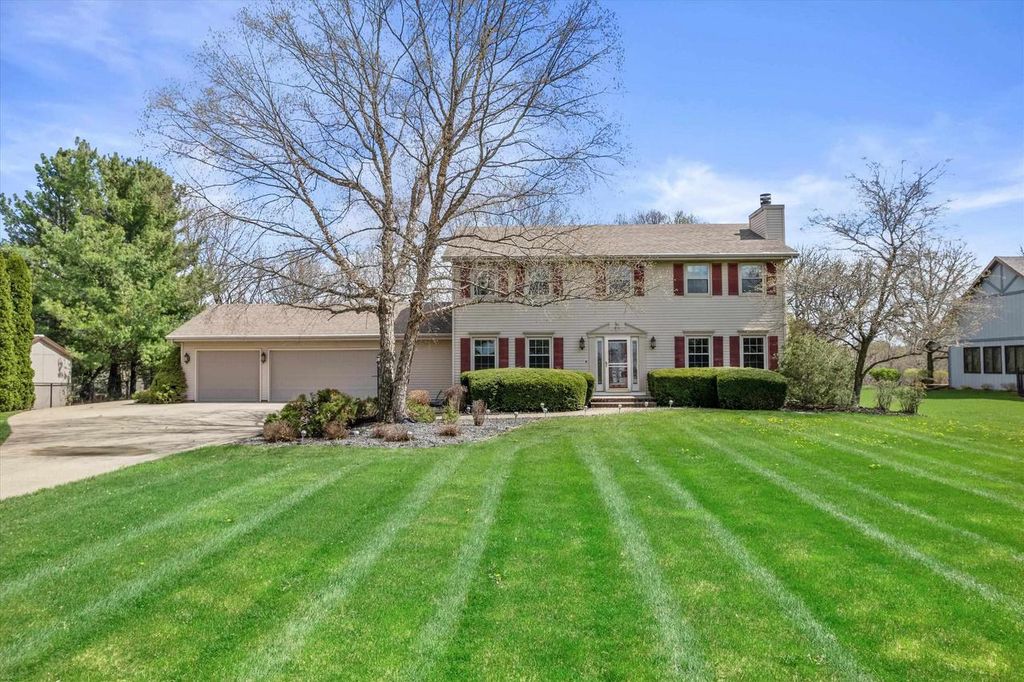 6237 S Edgewater Drive, Beloit, WI 53511