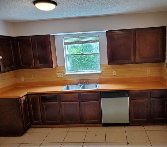 9201 Carousel Lane A, Houston, TX 77080