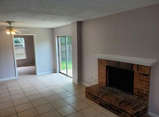 9201 Carousel Lane A, Houston, TX 77080